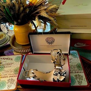 BRAND NEW VINCE CAMUTO WRAP AROUND STASSIA SNAKE PRINT SANDALS W FREE TOP/DRESS